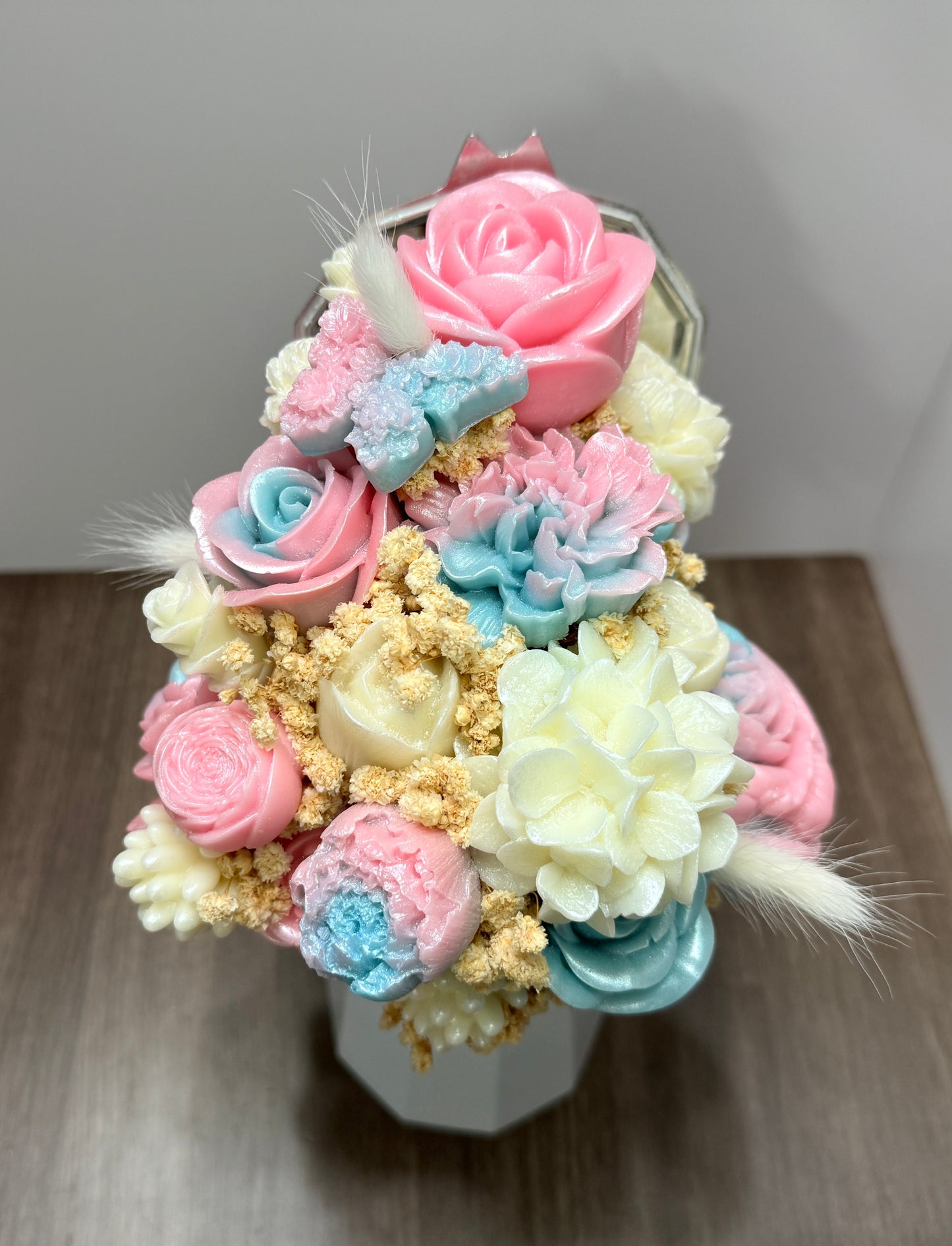 Handcrafted Floral Wax Coffee Maker Bouquet Candle: Sculpted Blooms, Scented Home Decor