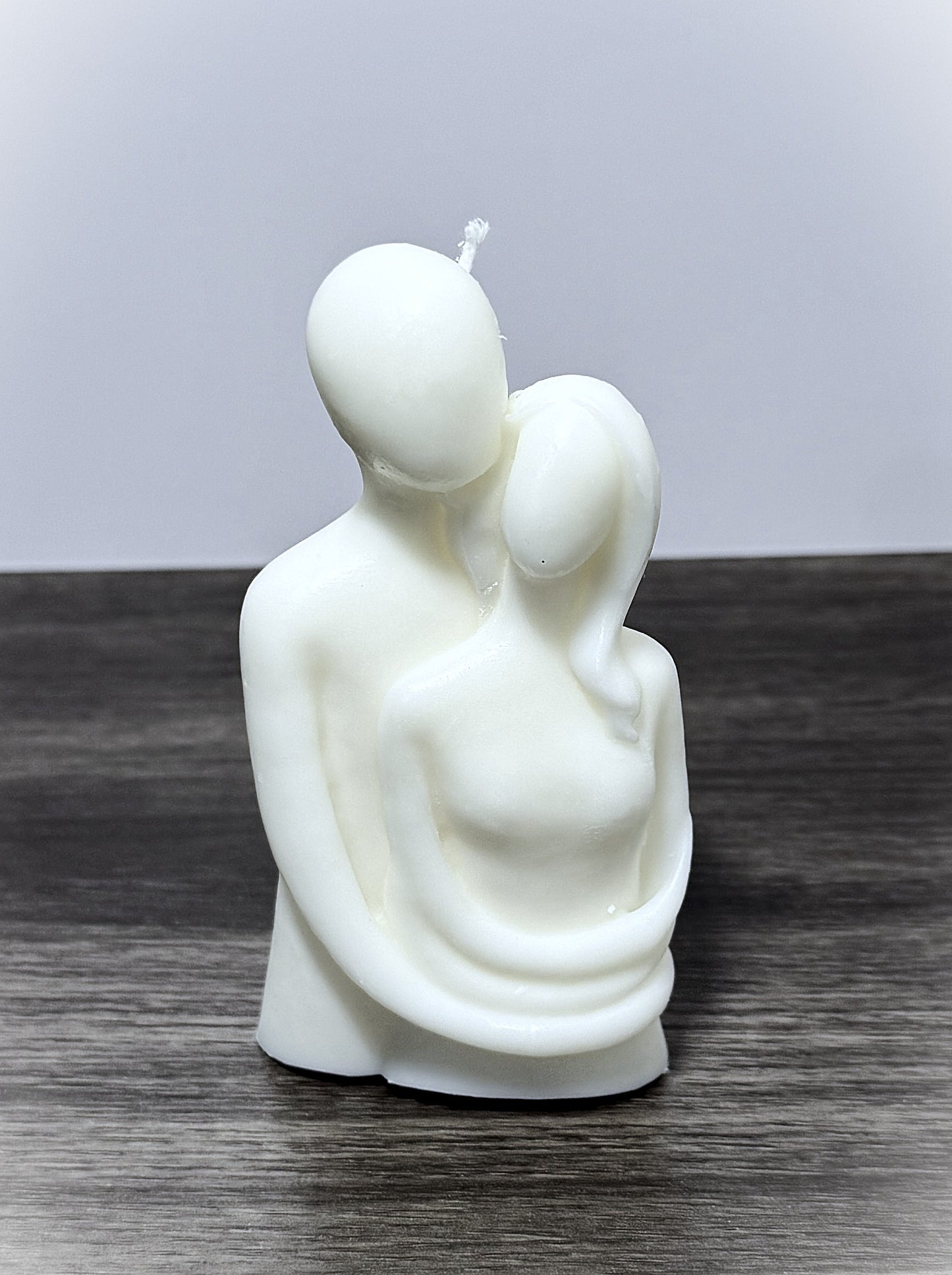 Eternal Embrace – Sculpted Couple Candle image 3
