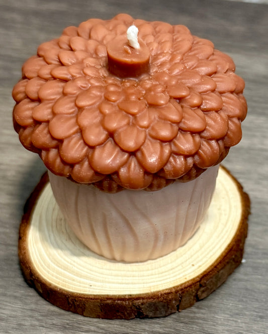 🍂 Acorn-Shaped Figure Candle with wooden base - Choose color and scent🌰 image 0