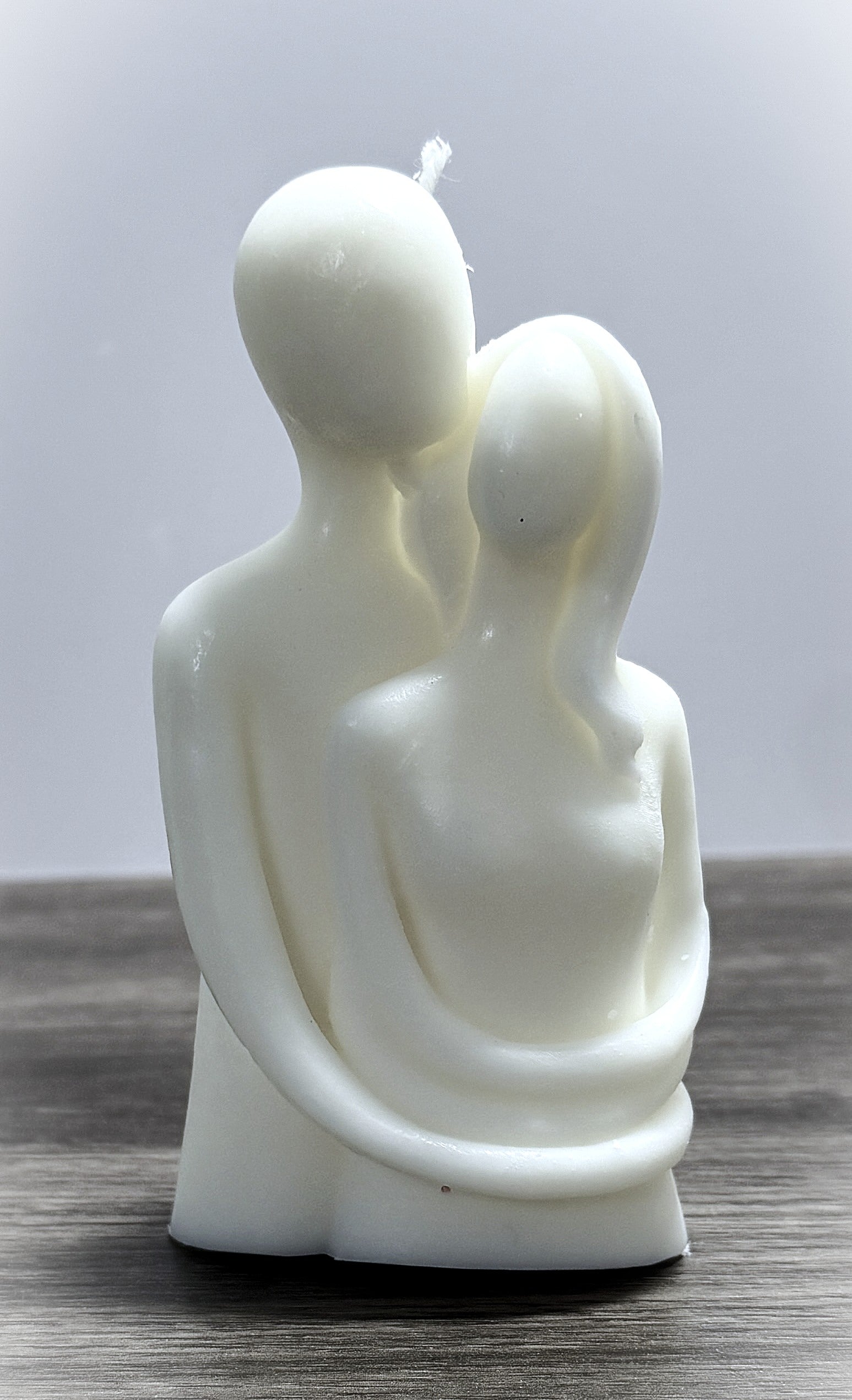 Eternal Embrace – Sculpted Couple Candle image 2