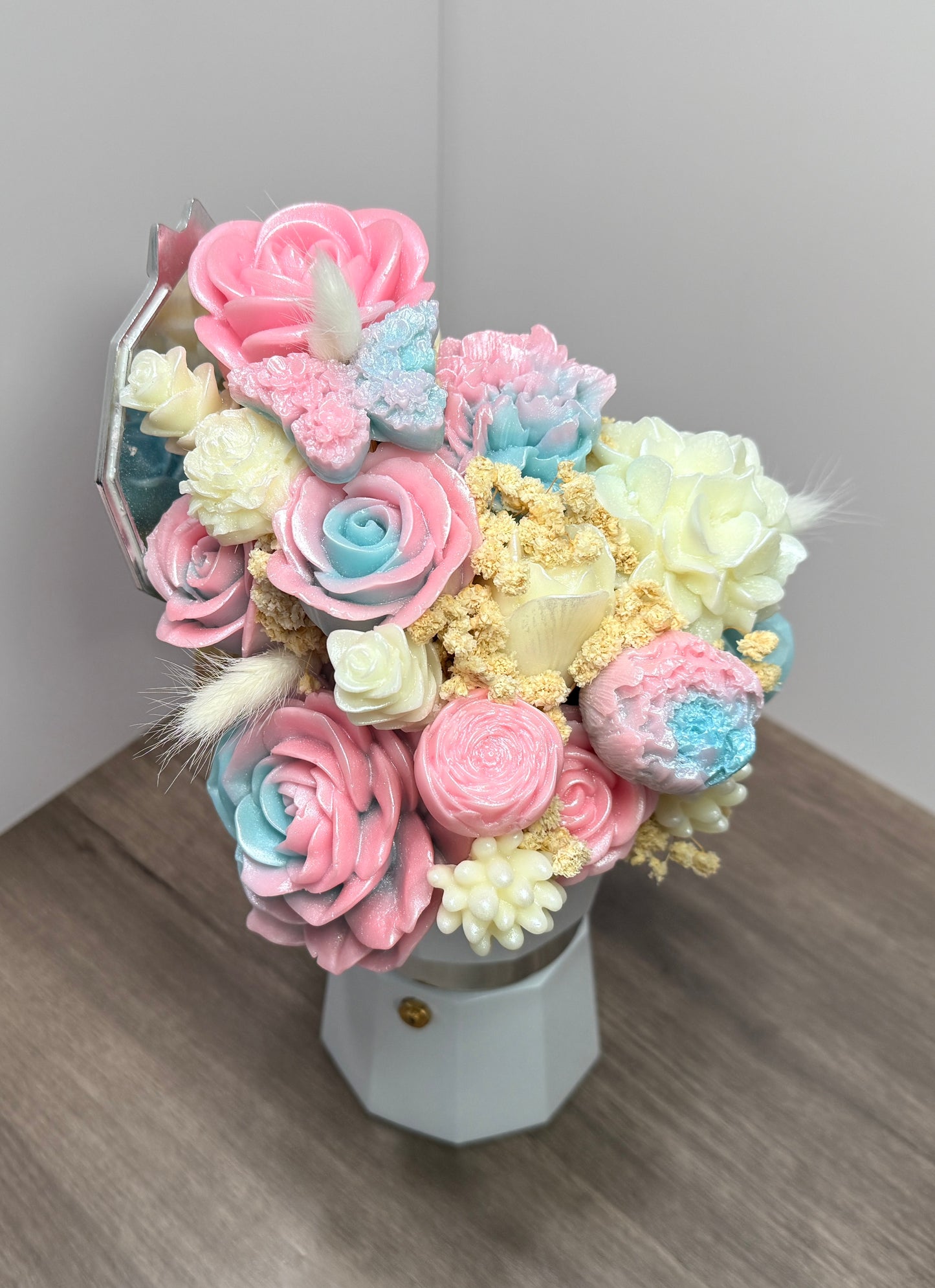 Handcrafted Floral Wax Coffee Maker Bouquet Candle: Sculpted Blooms, Scented Home Decor
