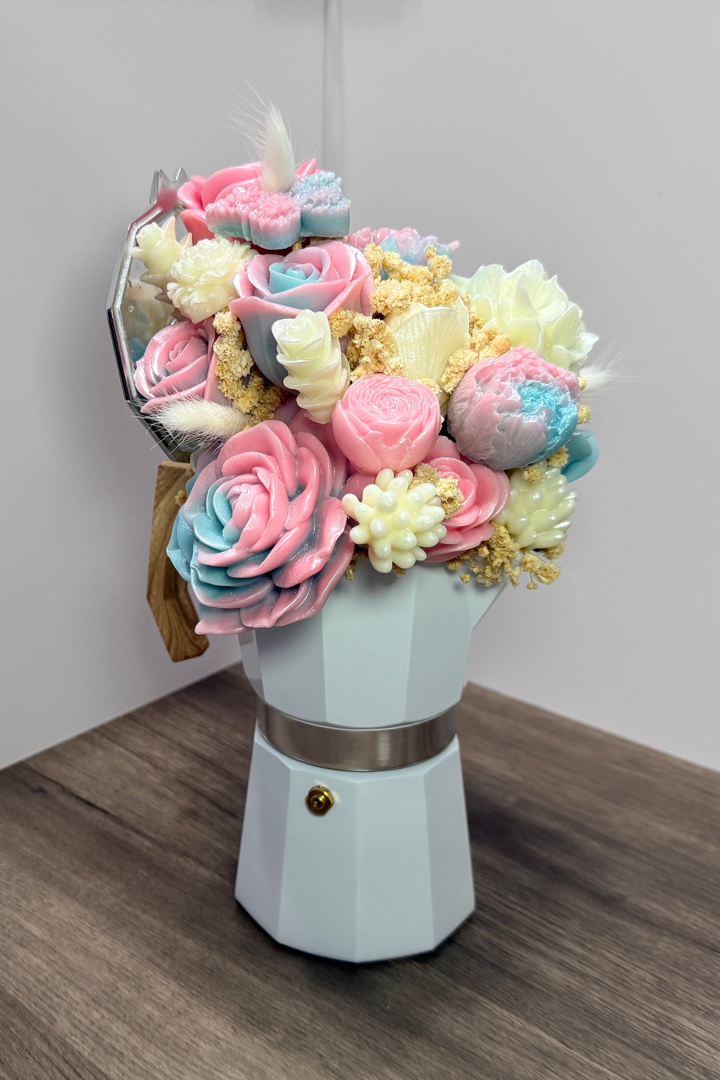 Handcrafted Floral Wax Coffee Maker Bouquet Candle: Sculpted Blooms, Scented Home Decor