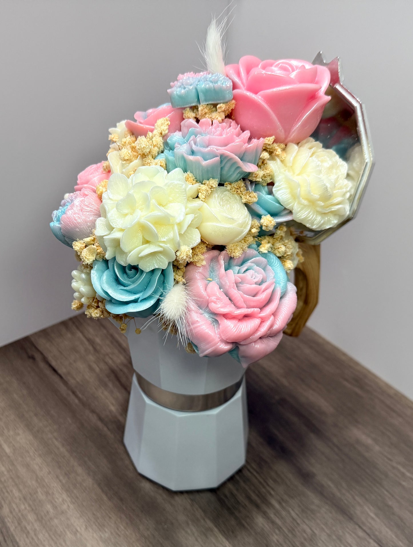 Handcrafted Floral Wax Coffee Maker Bouquet Candle: Sculpted Blooms, Scented Home Decor