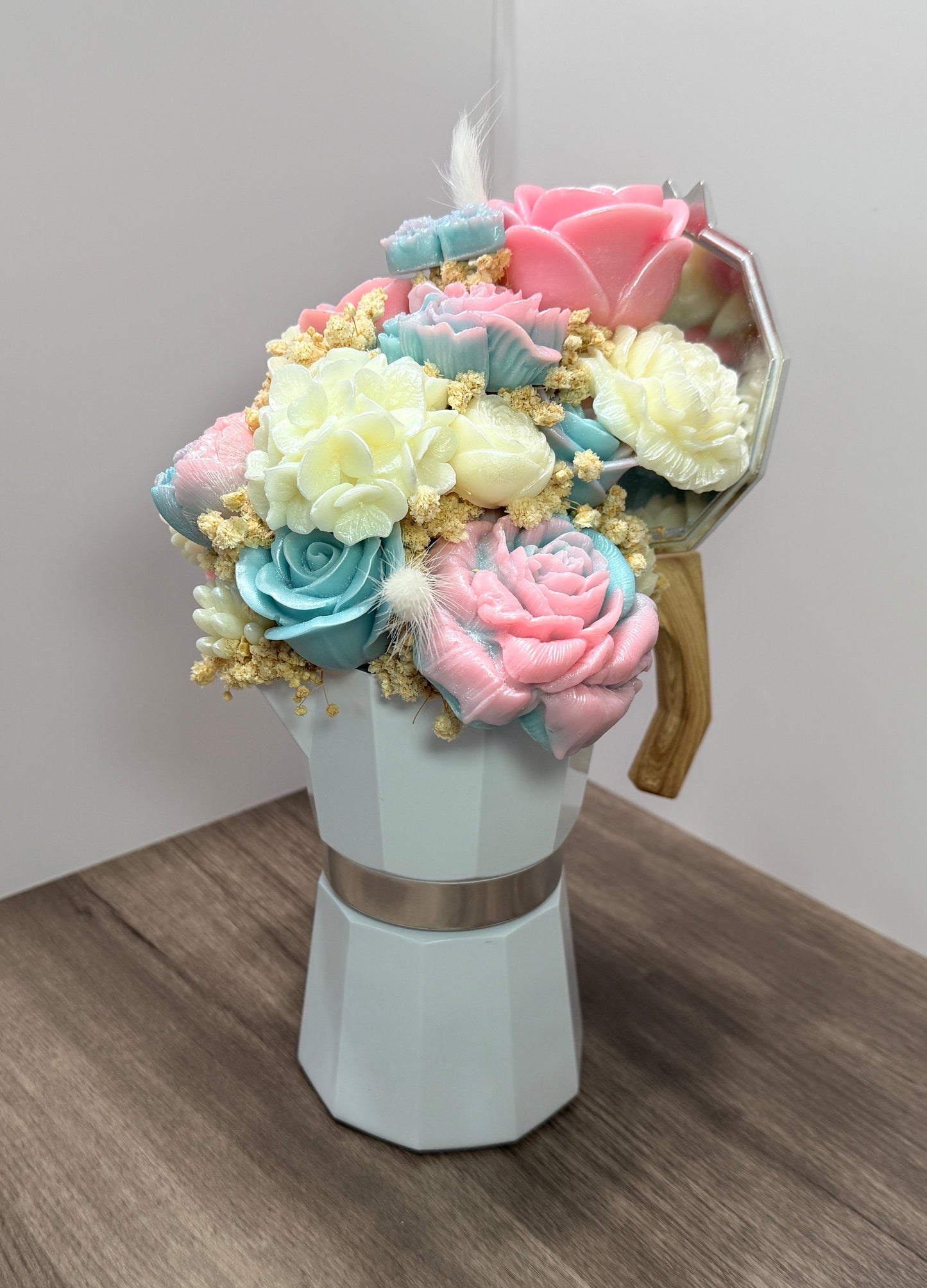 Handcrafted Floral Wax Coffee Maker Bouquet Candle: Sculpted Blooms, Scented Home Decor