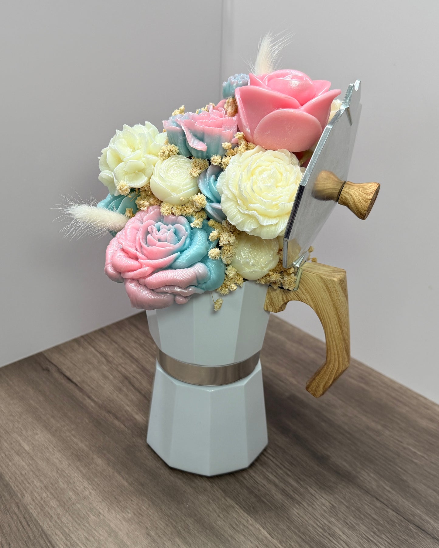 Handcrafted Floral Wax Coffee Maker Bouquet Candle: Sculpted Blooms, Scented Home Decor