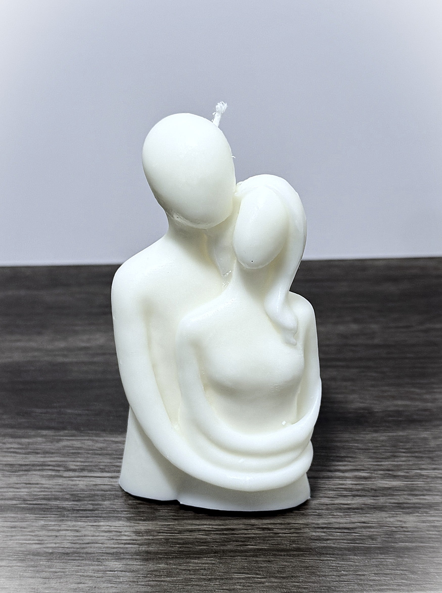 Eternal Embrace – Sculpted Couple Candle image 3