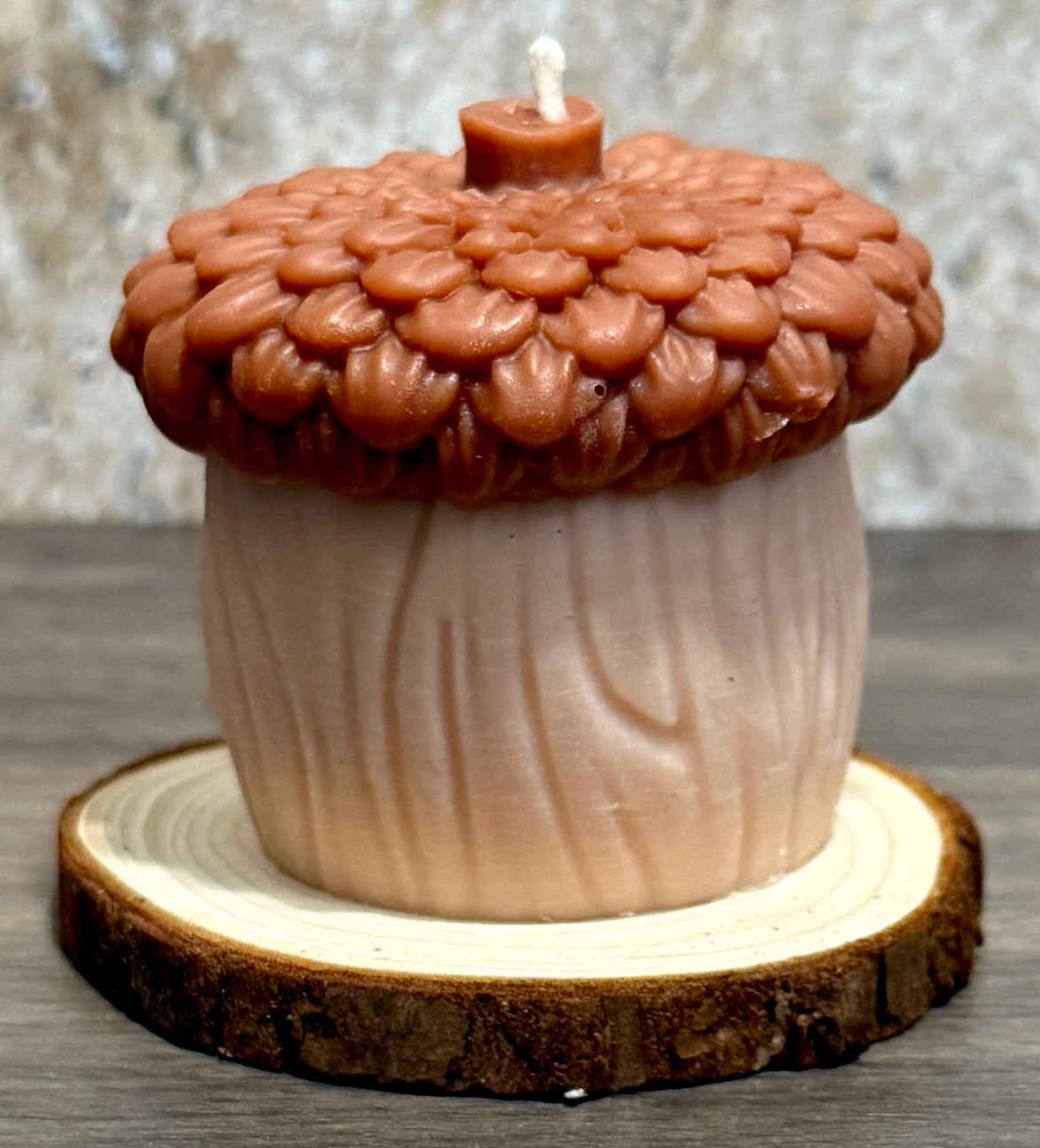 🍂 Acorn-Shaped Figure Candle with wooden base - Choose color and scent🌰 image 2